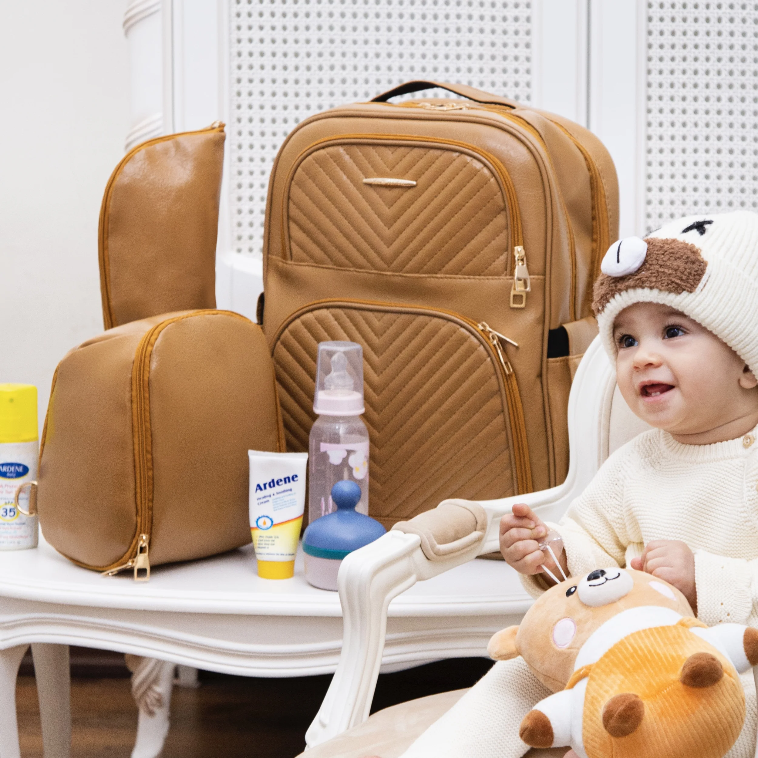 کوله لوازم نوزاد چرم مدل کارگو کوله لوازم نوزاد چرم