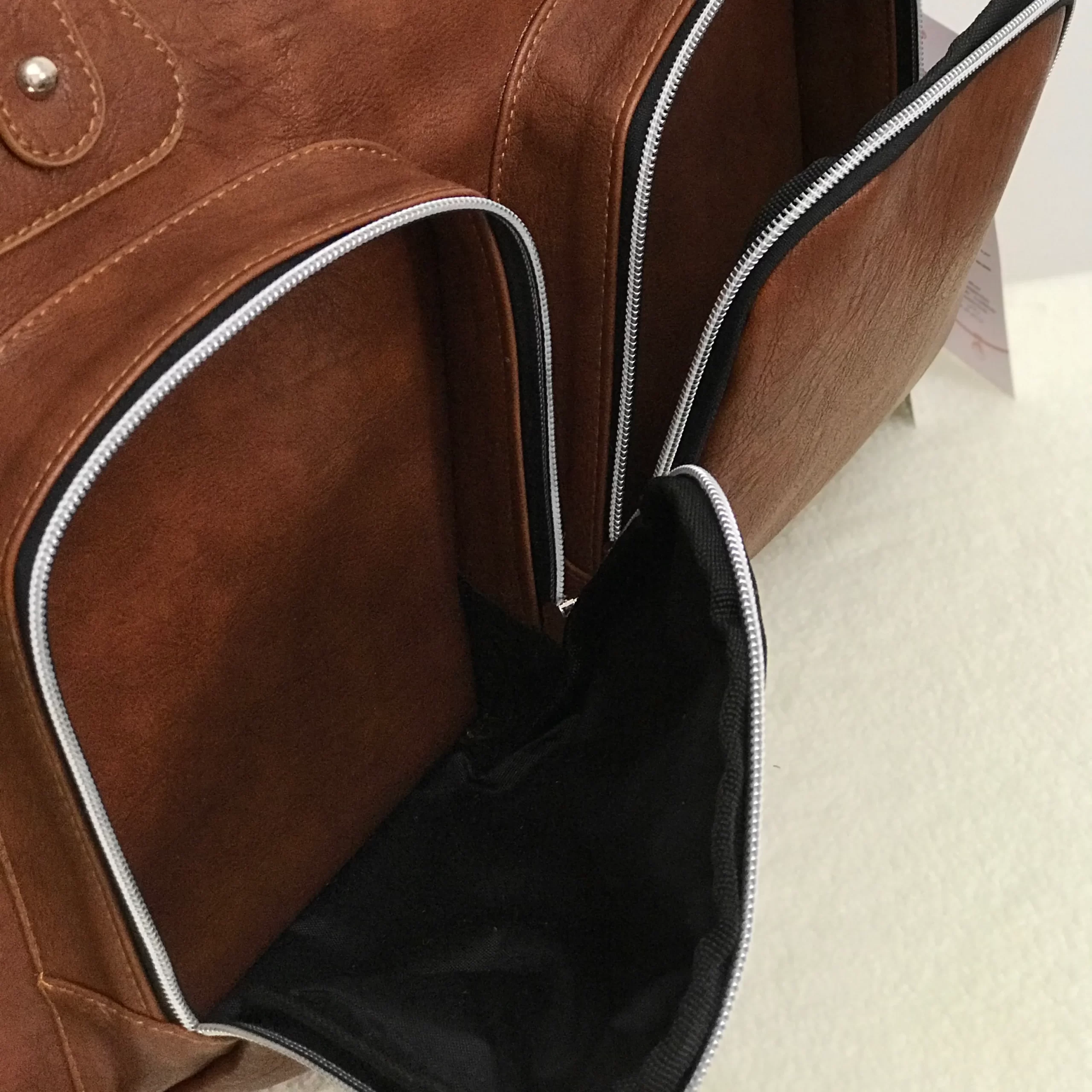 ساک لوازم نوزاد دو جیب ساک رودوشی وسایل مادر و کودک چرم